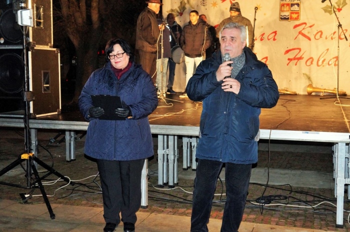 В Мездра посрещнаха Нова година на градския площад 
